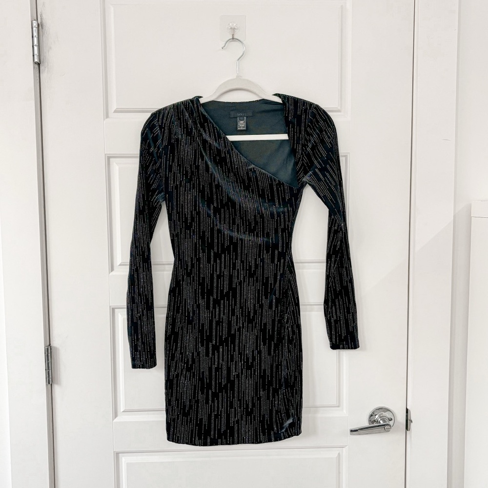 h:ours Revolve Flirt Black Velvet Dress - Picture 3 of 6